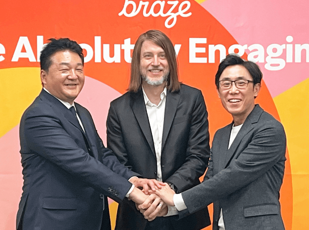写真左からBraze日本法人代表取締役社長水谷篤尚、米Braze CEOビル・マグヌソン、山口フィナンシャルグループ執行役員 古堂達也氏