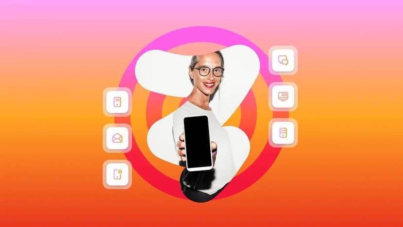 Mulher sorridente segurando a tela em branco de um smartphone, com ícones de serviços digitais sobre um fundo abstrato colorido.